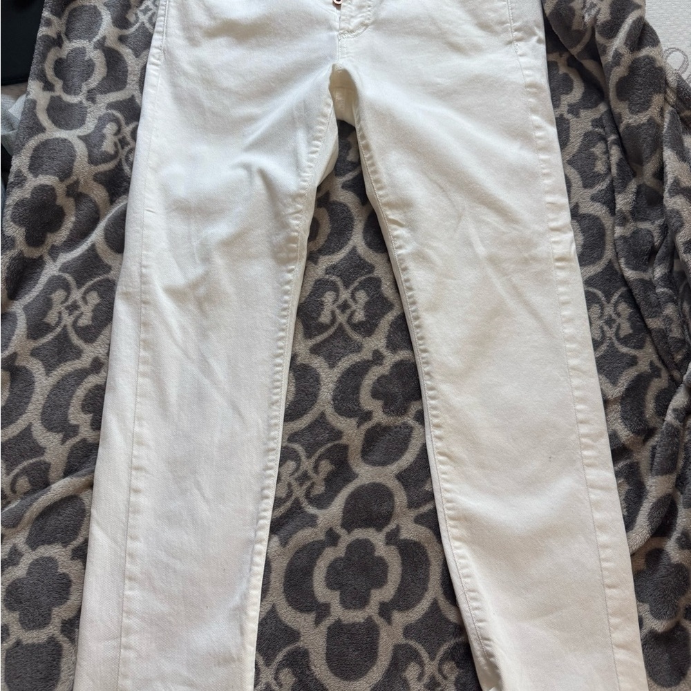 Men’s off-white jeans